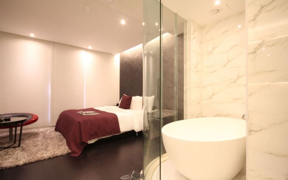 Busan Dongnae Amare Room (Deluxe (Free Netflix watching)) 3