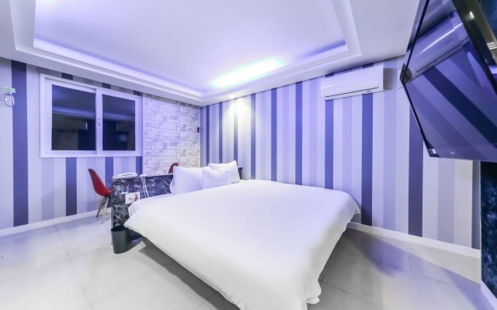 Busan Songjeong V Room (Premium (latex bed Netflix can be wat)