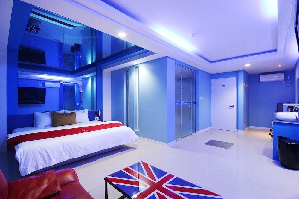 Busan Songjeong V Room (Premium (latex bed Netflix can be wat) 6