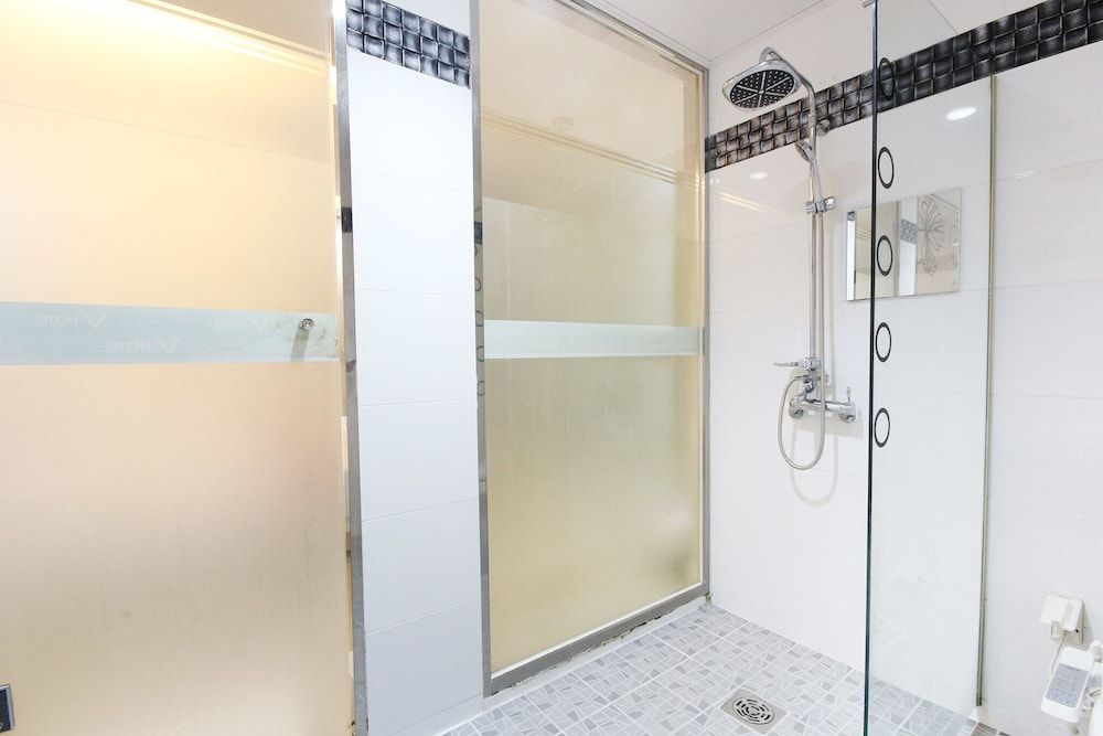 Busan Songjeong V Room (Premium (latex bed Netflix can be wat) 12