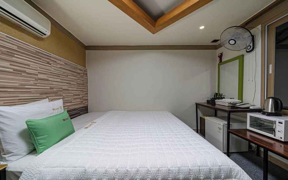 Busan Gwanganri Gung Room (Standard (non-smoking room)) 8