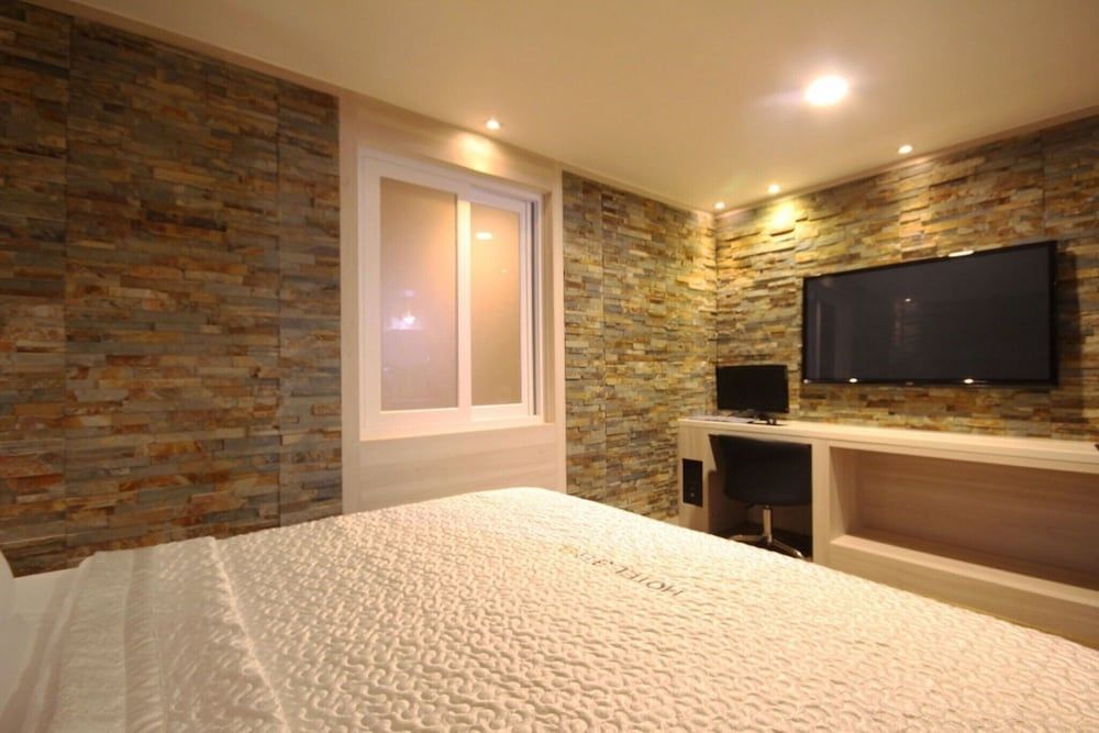 undefined Busan Oncheonjang 369 10