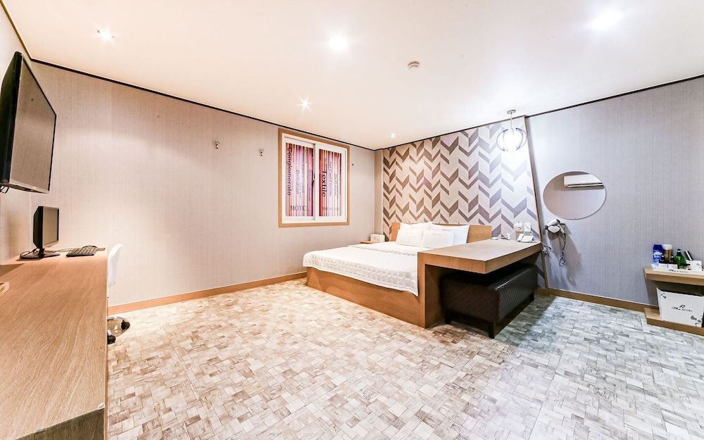 undefined Busan Nampodong The Sharp 5