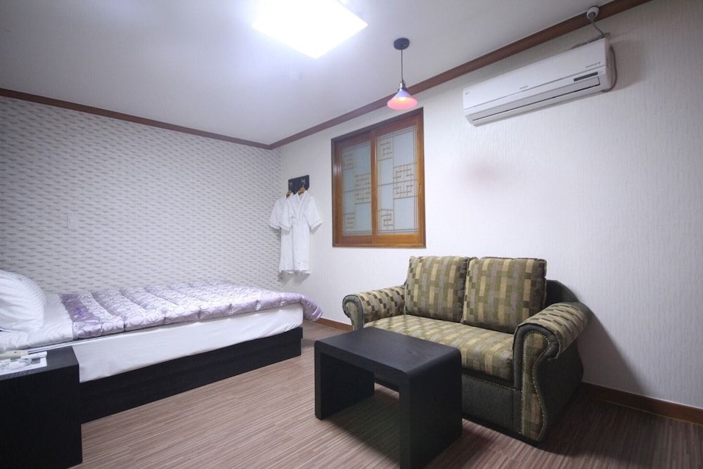 undefined Busan Yeongdo Sinwon 8