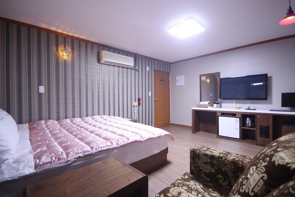 undefined Busan Yeongdo Sinwon 5