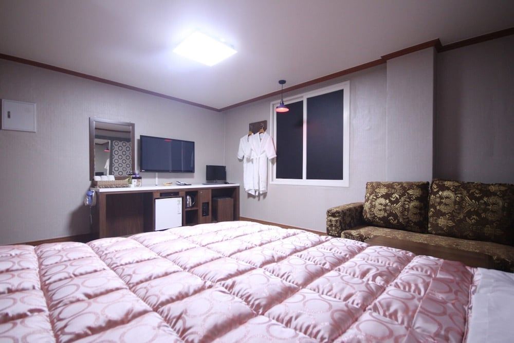 undefined Busan Yeongdo Sinwon 4