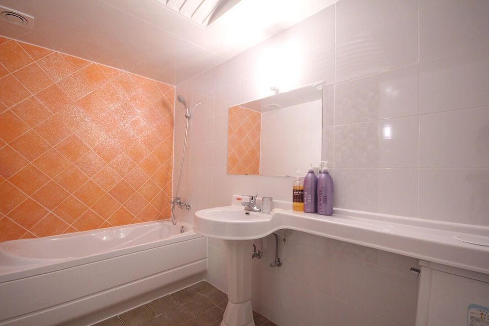 undefined Busan Yeongdo Sinwon 6