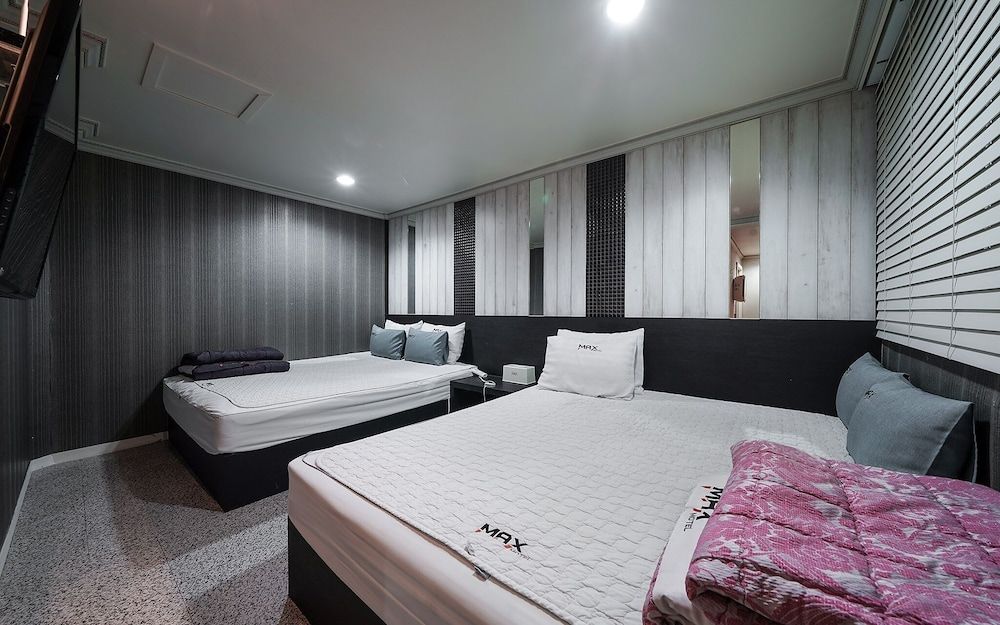 undefined Busan Jaesongdong Max 8