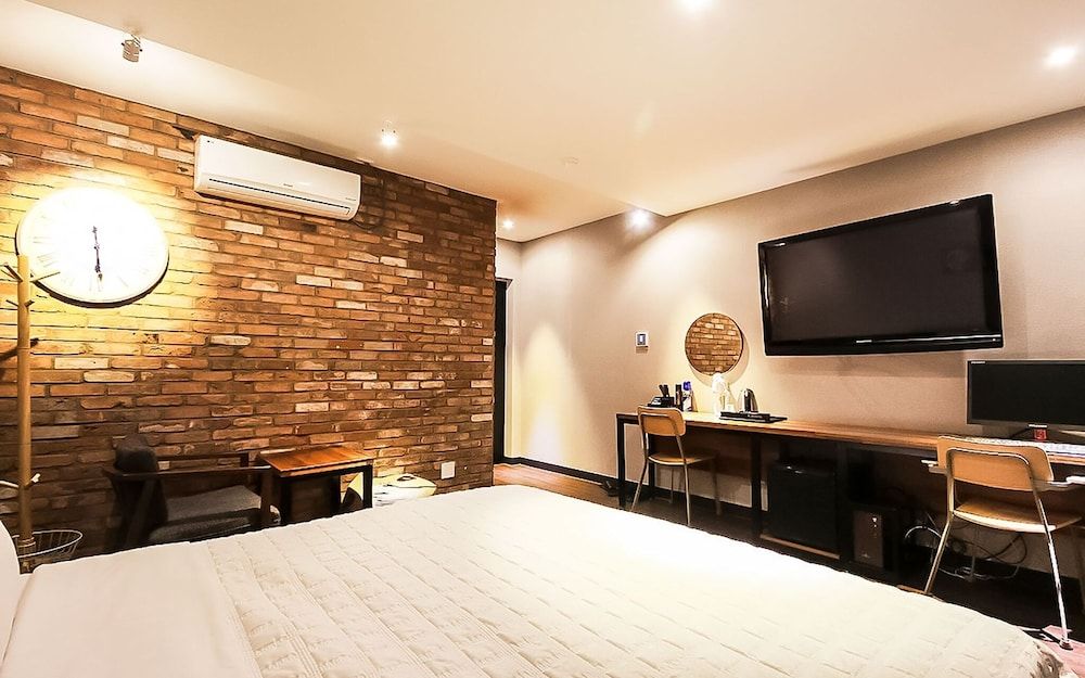 Busan Seo-dong No25 Room (Standard (Free Netflix)) 23