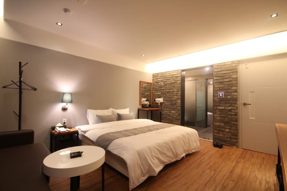 undefined Busan Yeonsan-dong Oops 4