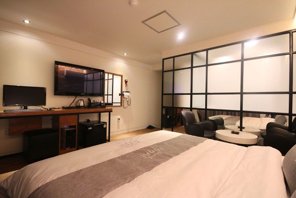 Busan Yeonsan-dong Oops Room (Standard room) 4