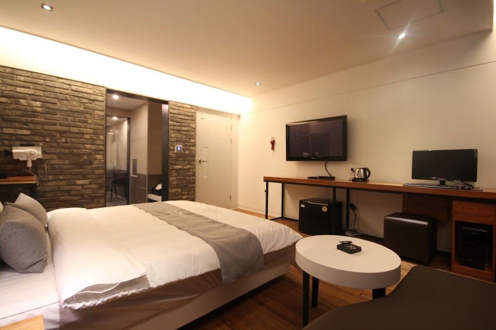 undefined Busan Yeonsan-dong Oops 7