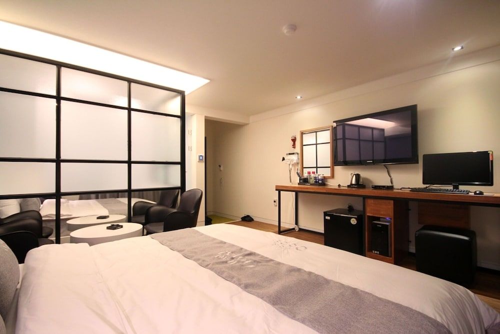 Busan Yeonsan-dong Oops Room (Standard room) 8