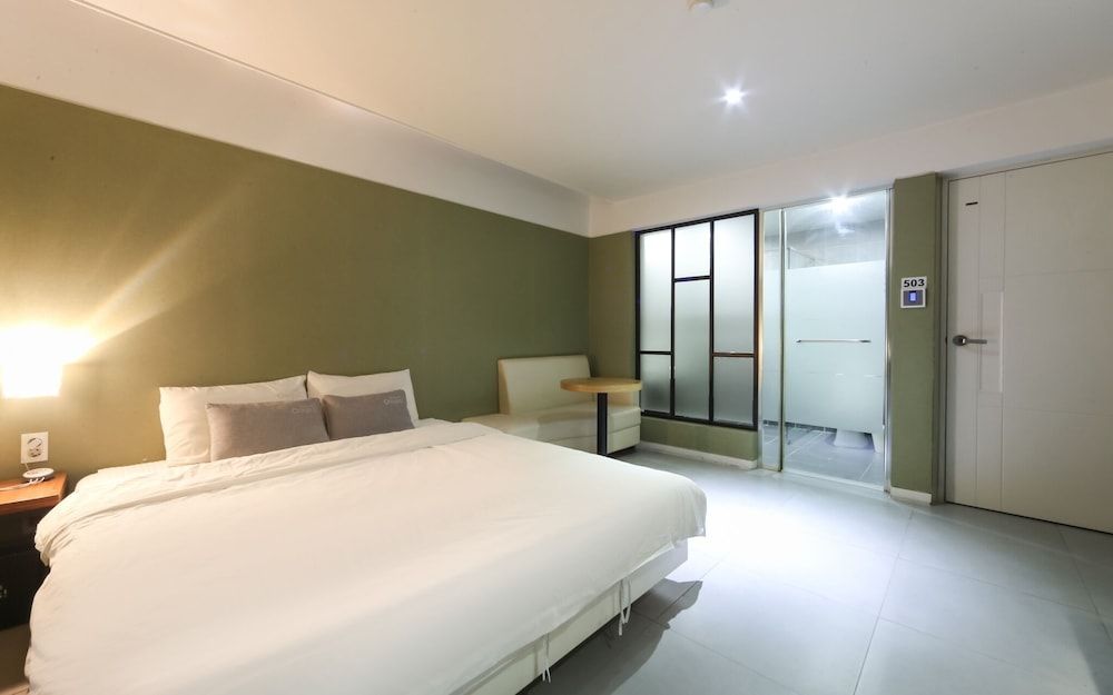 Busan Yeonsan-dong Oops Room (Standard room)