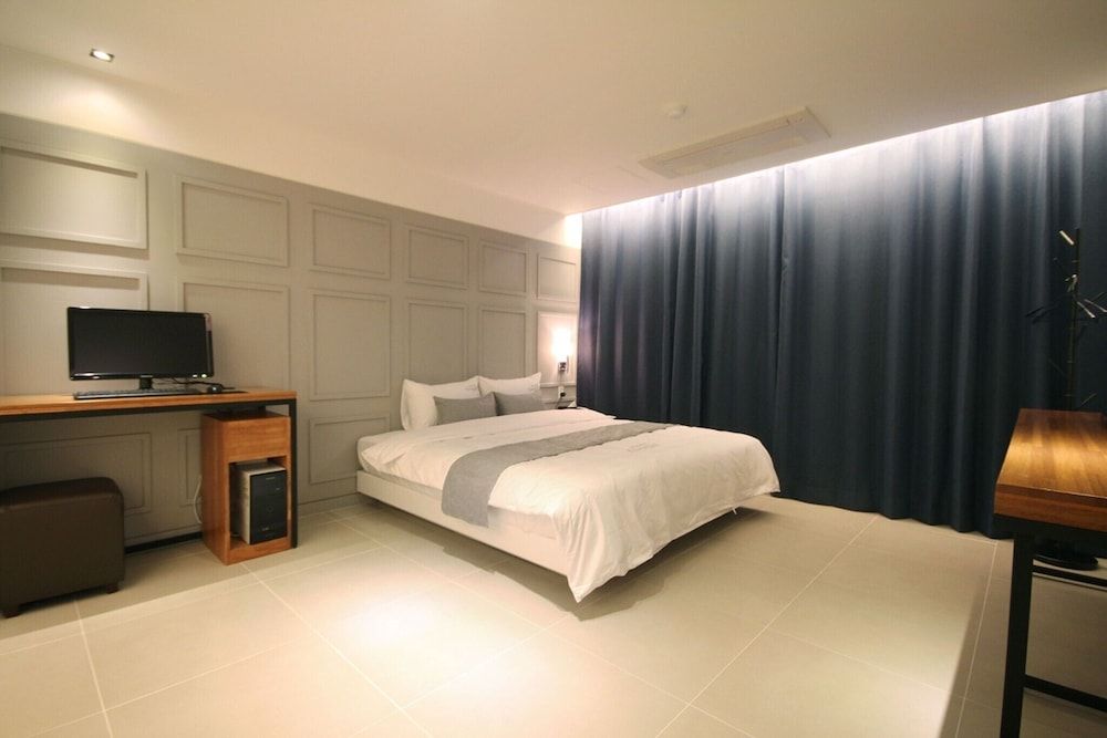 Busan Yeonsan-dong Oops Room (VIP) 6