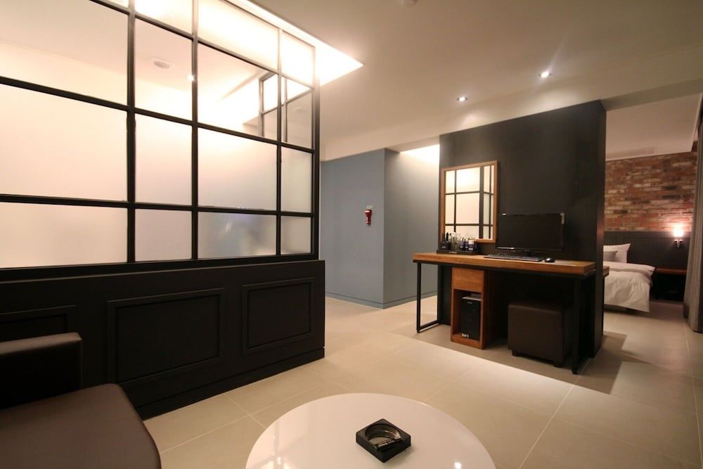 Busan Yeonsan-dong Oops Room (VIP) 4