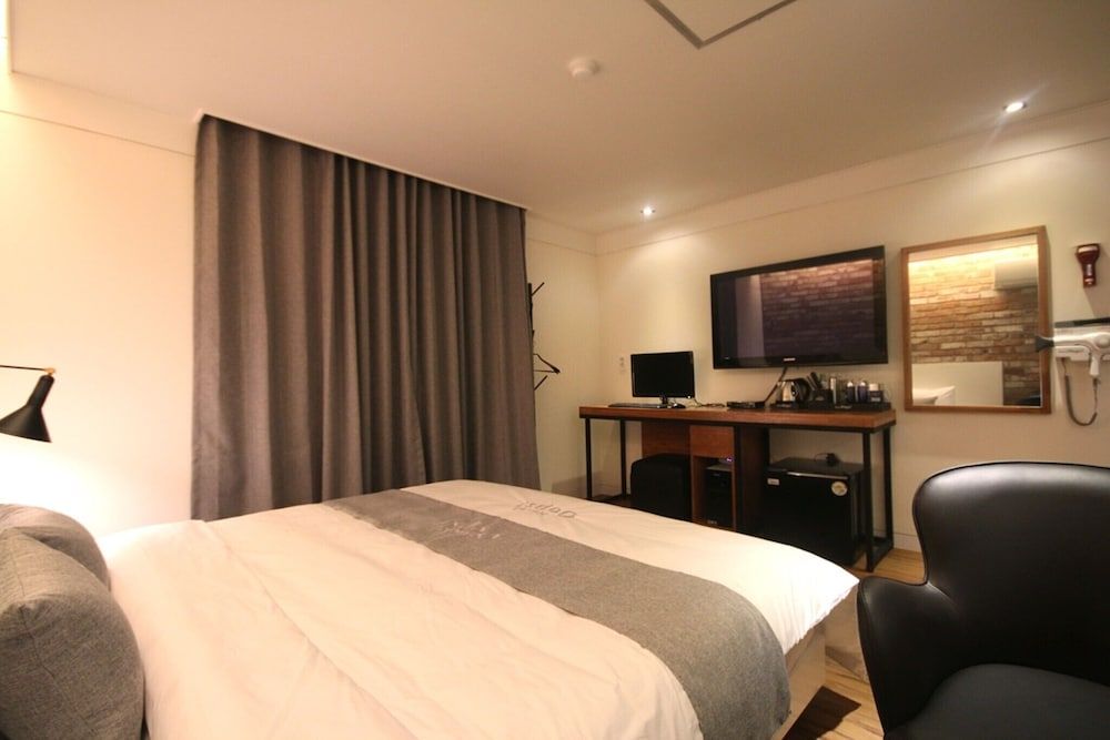 Busan Yeonsan-dong Oops Room (Standard room) 5