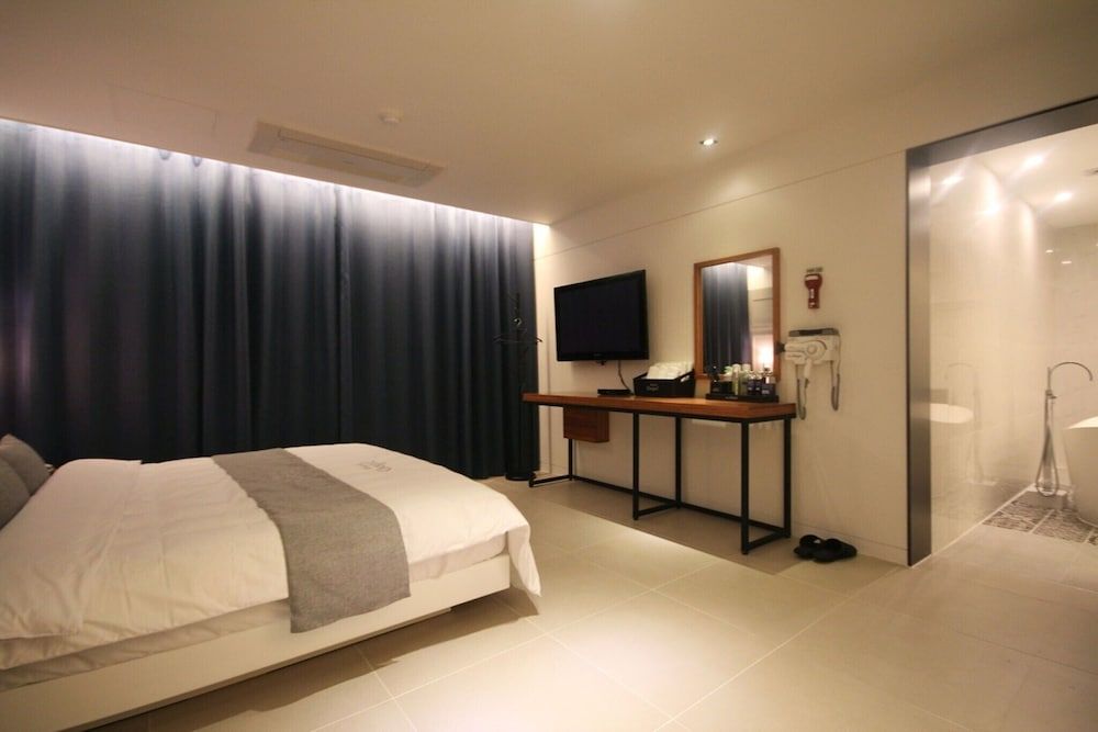 Busan Yeonsan-dong Oops Room (VIP) 9