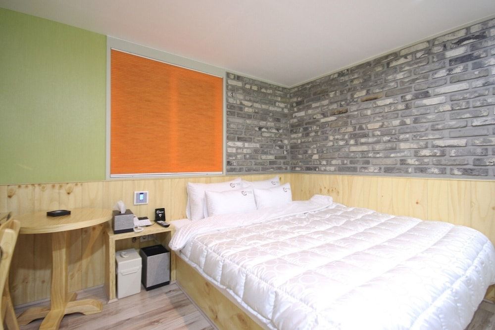 undefined Busan Oncheonjang Gem 7