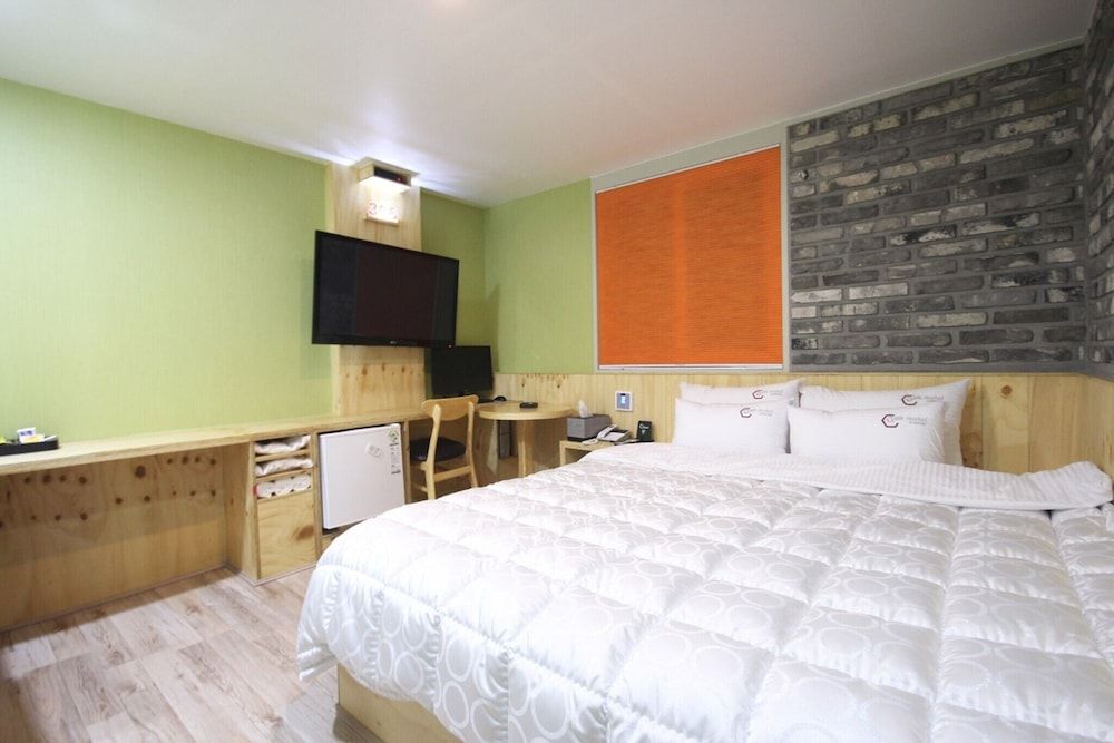 undefined Busan Oncheonjang Gem 6