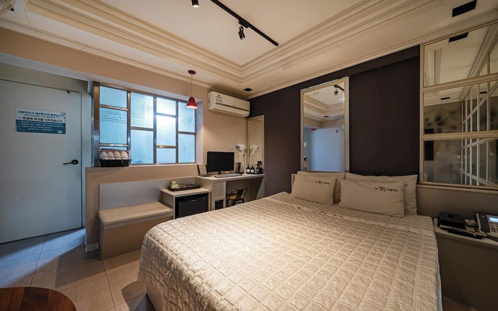 Busan Choeup Jjang Room (Standard (Free to watch Netflix))