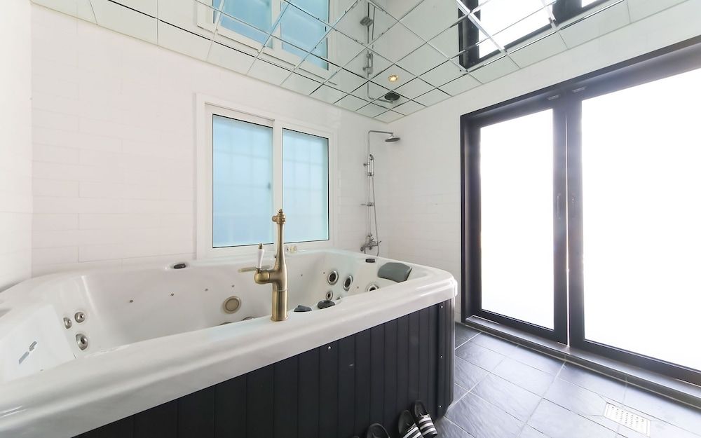 Busan Songjeong Hotel Gain Room (Penthouse Rooftop Barbecue (Netflix K) 17