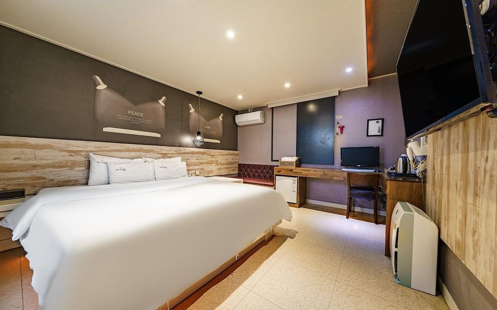 Busan Guseodong Zenith Room (Standard room (free watching Netflix )