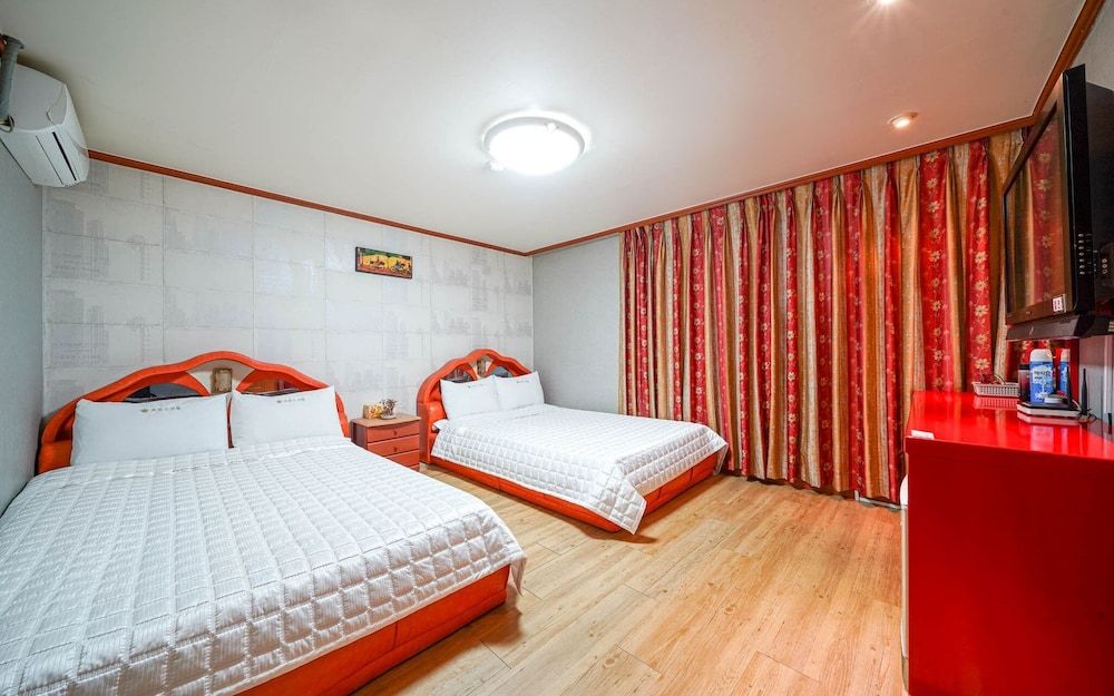 undefined Busan Jaesong-dong Romance 4