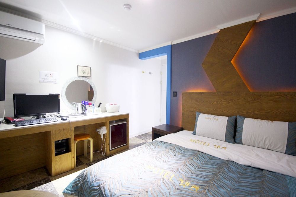 undefined Busan Gupo Cats 2