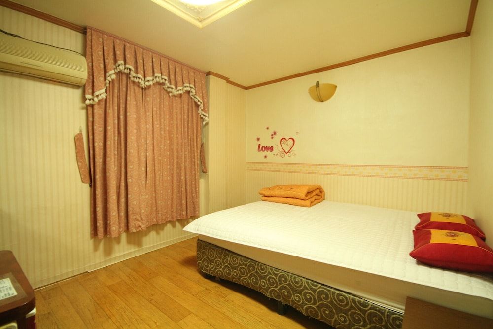 undefined Busan Yeongdo Hanguk 6