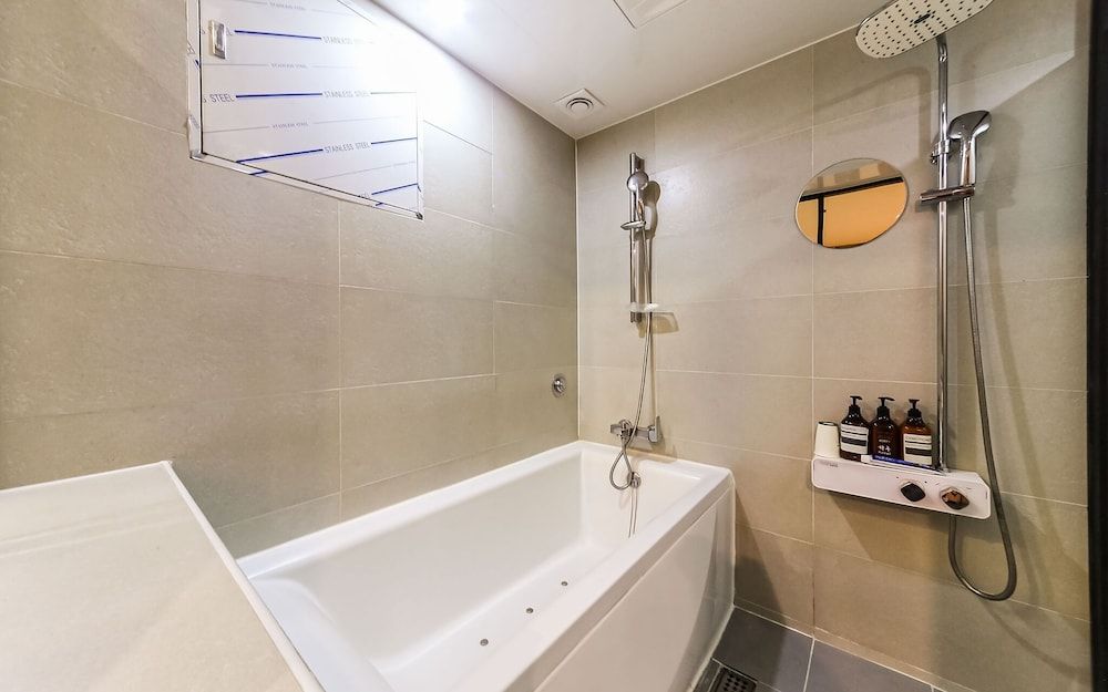 Busan Dongrae Day Room (Deluxe Gold (Netflix available)) 15