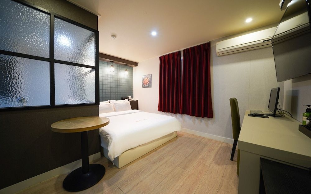 Busan Dongrae Day Room (Deluxe Gold (Netflix available)) 2