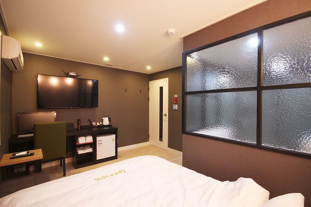 Busan Dongrae Day Room (Deluxe Gold (Netflix available)) 18