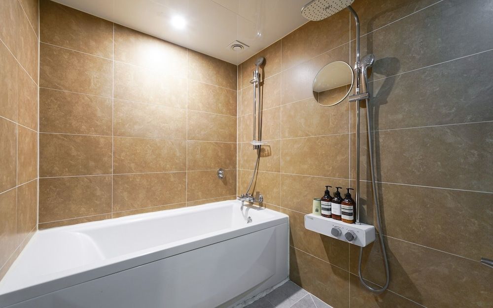 Busan Dongrae Day Room (Deluxe (Netflix Available)) 9