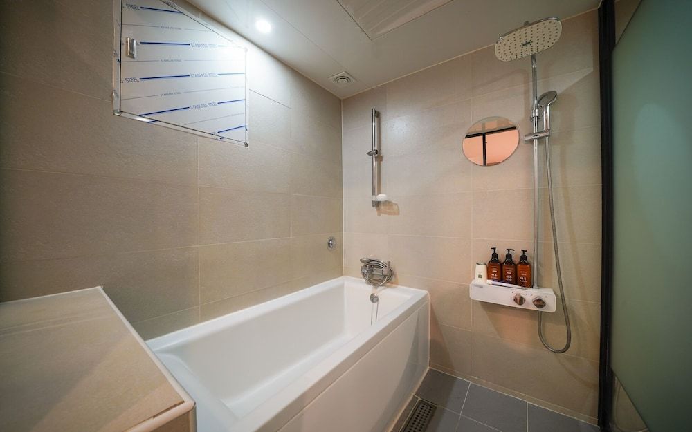 Busan Dongrae Day Room (Deluxe Gold (Netflix available)) 11