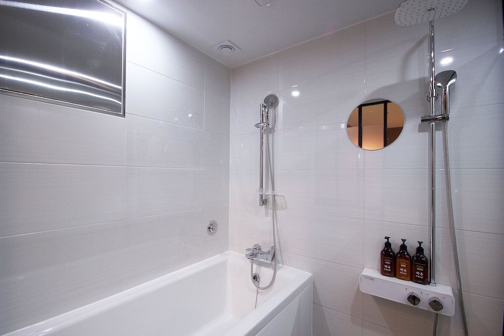 Busan Dongrae Day Room (Deluxe Gold (Netflix available)) 24