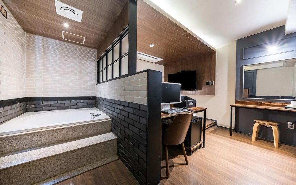 undefined Busan Yonghodong Adena Hotel 5