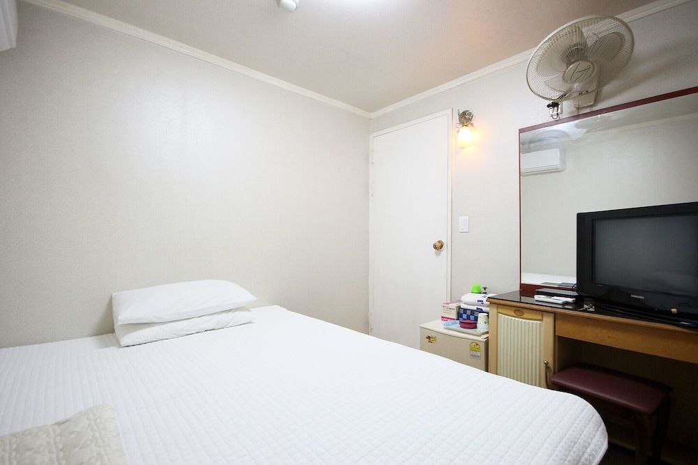 undefined Busan Gwangalli J 6