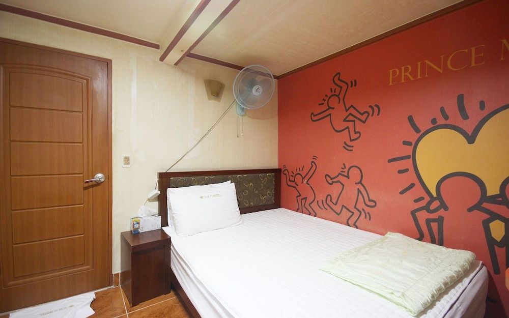 Busan Nampo-dong Prince Room (Standard Room) 6