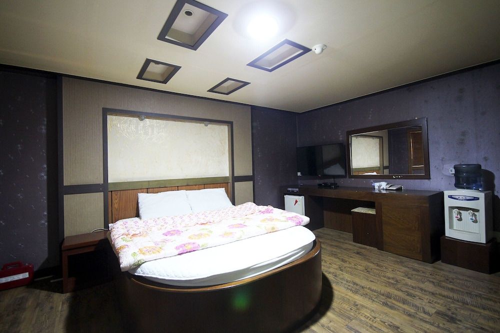 undefined Busan Gupo Naias 9