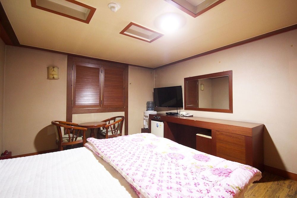 undefined Busan Gupo Naias 5