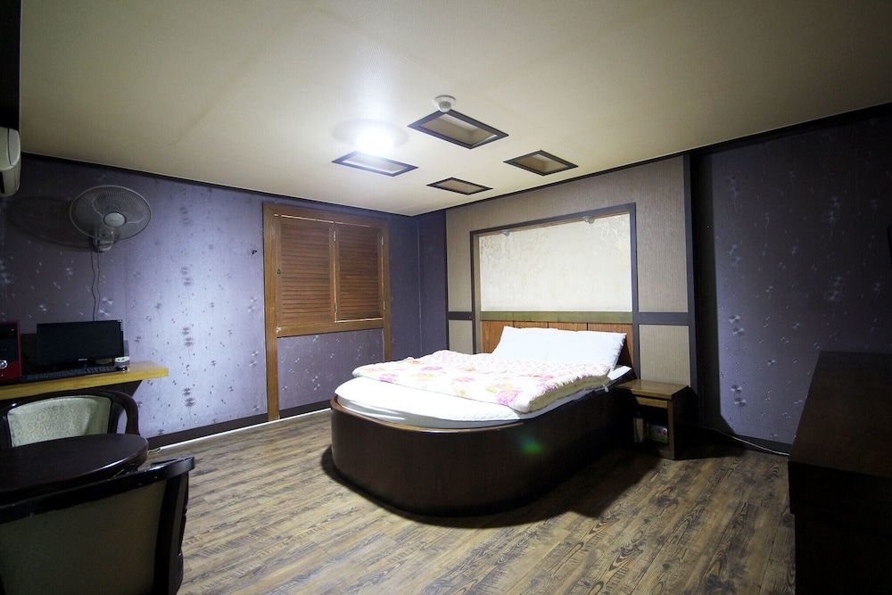 undefined Busan Gupo Naias 6