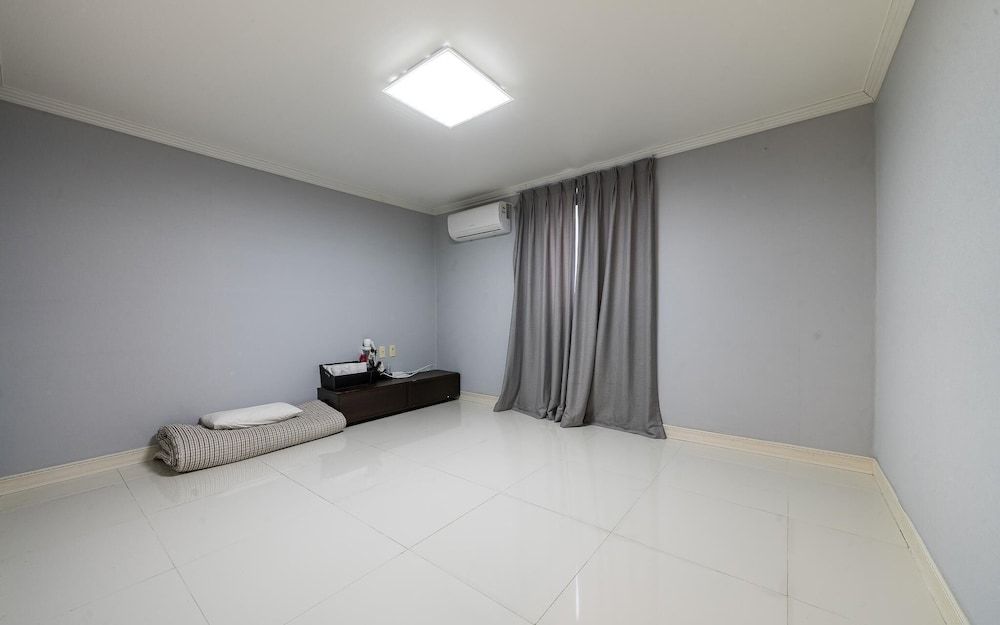 Busan Daeyeondong Welkin Room (Premier Triple (Free Netflix viewing ) 24