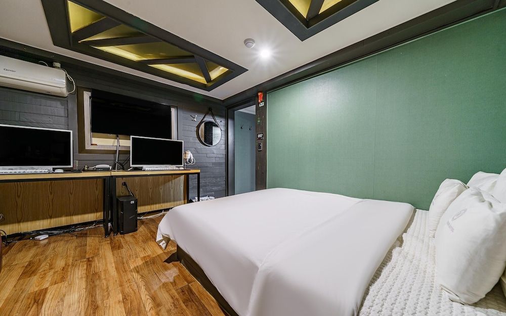 Busan Daeyeondong Welkin Room (Couple PC (high-end gaming PC headset) 4