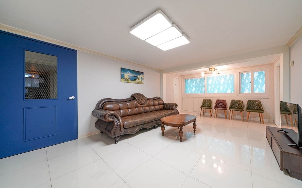 Busan Daeyeondong Welkin Room (Premier Triple (Free Netflix viewing ) 2