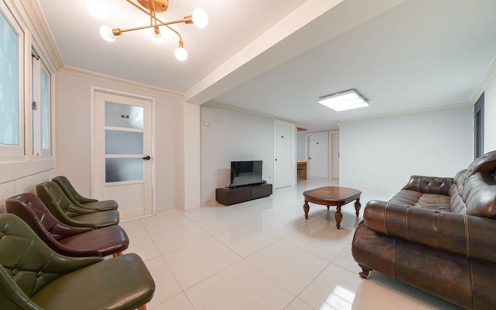 Busan Daeyeondong Welkin Room (Premier Triple (Free Netflix viewing ) 4