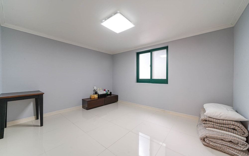 Busan Daeyeondong Welkin Room (Premier Triple (Free Netflix viewing ) 12