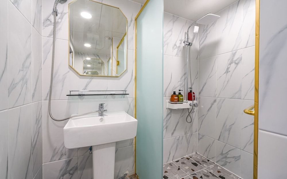 Busan Suyeong Oops Hotel Room (Family Room (Non-smoking OTT)) 8