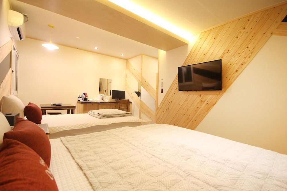 Busan Suyeong Oops Hotel Room (Deluxe Twin (OTT)) 4