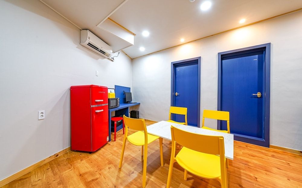 Busan Suyeong Oops Hotel Room (Family Room (Non-smoking OTT)) 4